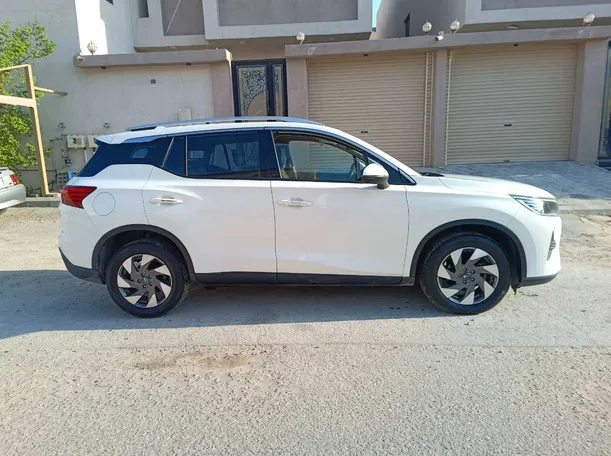 Car image 4