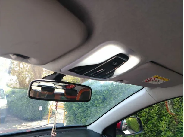 Car image 28