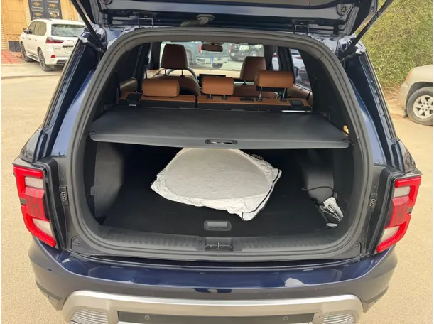 Car image 17