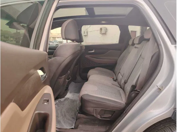 Car image 16