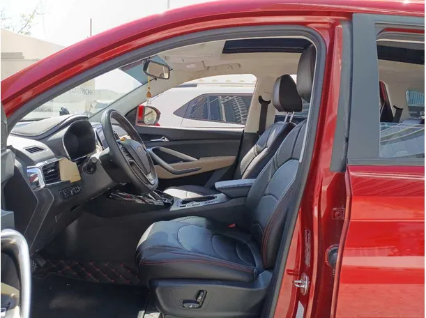 Car image 12