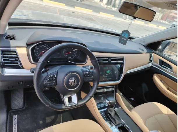 Car image 11