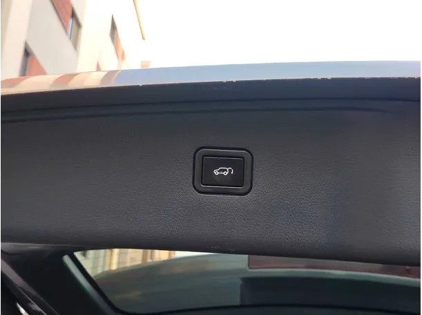 Car image 34