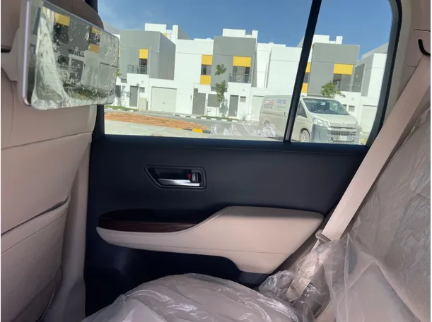 Car image 29