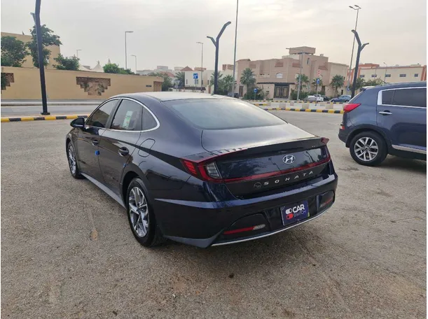 Car image 7