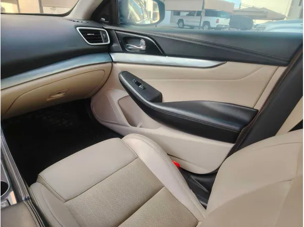 Car image 33