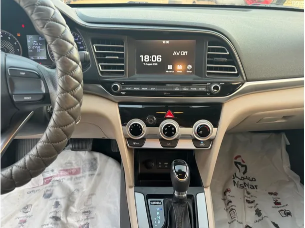 Car image 17