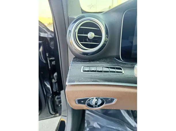 Car image 35