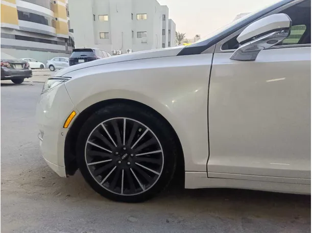 Car image 9