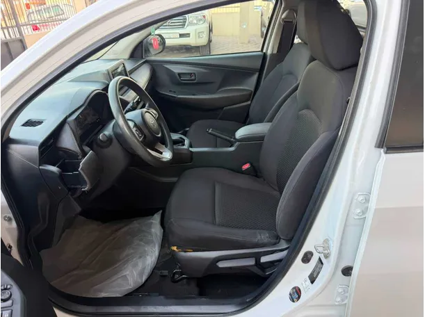 Car image 13