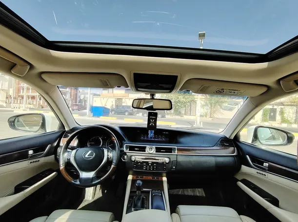 Car image 17