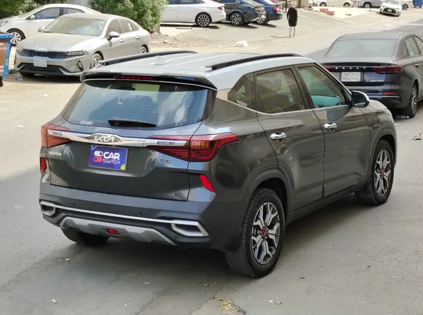 Car image 5