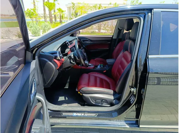 Car image 14