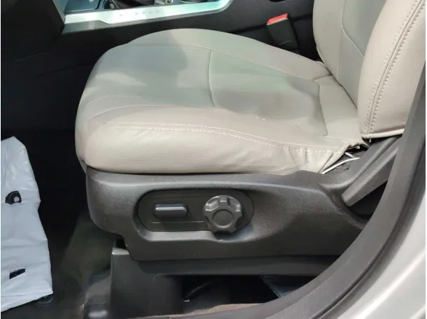 Car image 28