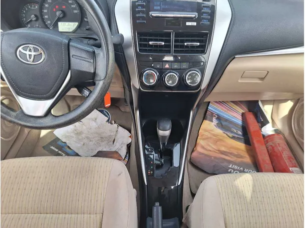 Car image 14