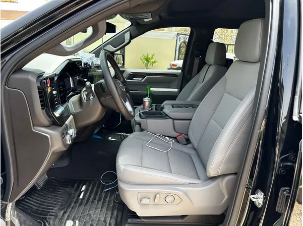 Car image 13