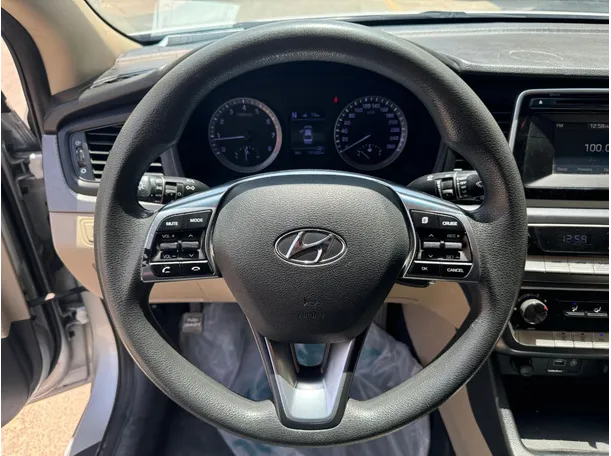 Car image 17