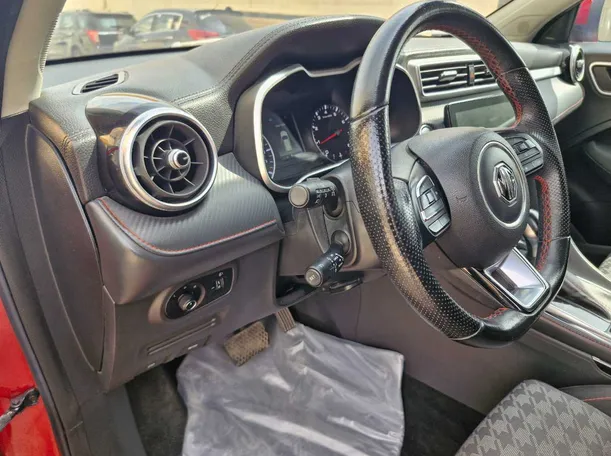 Car image 13
