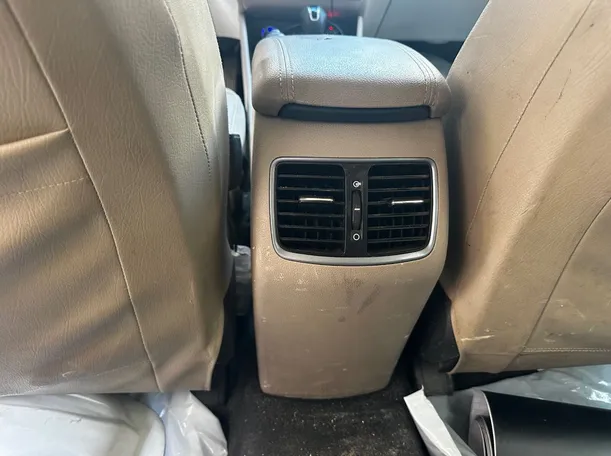 Car image 25