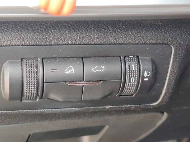 Car image 33