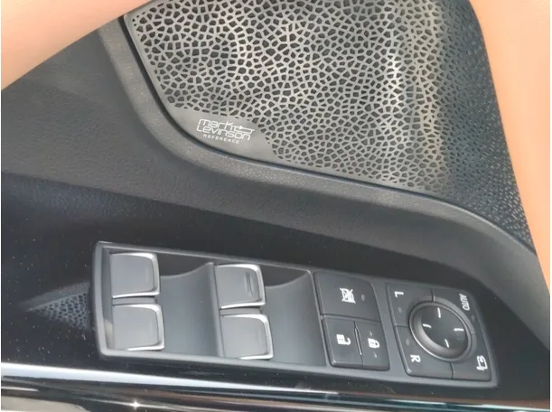Car image 30