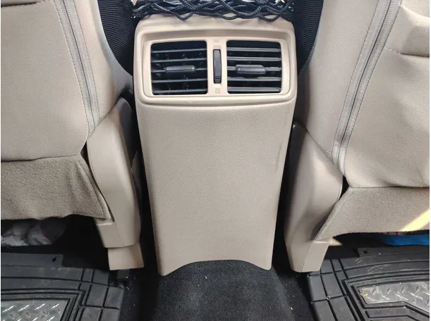 Car image 27