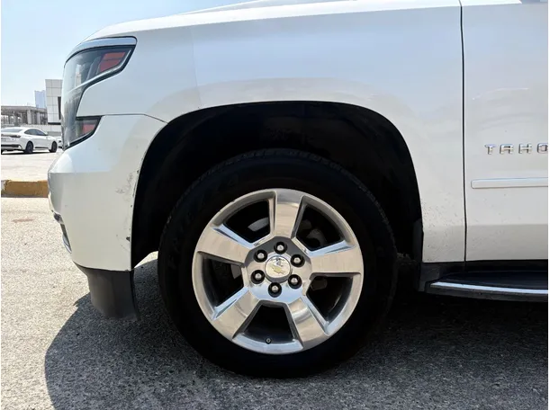 Car image 9