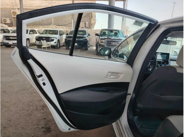 Car image 16