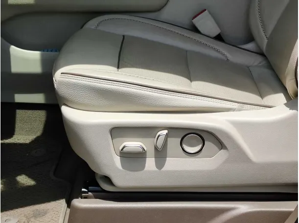 Car image 35