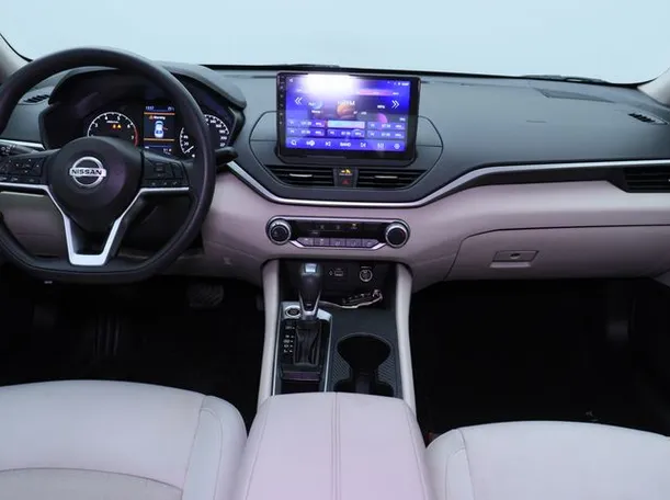 Car image 14