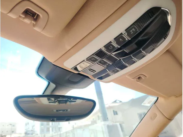 Car image 35