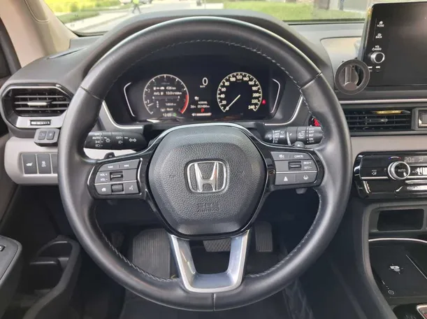 Car image 16