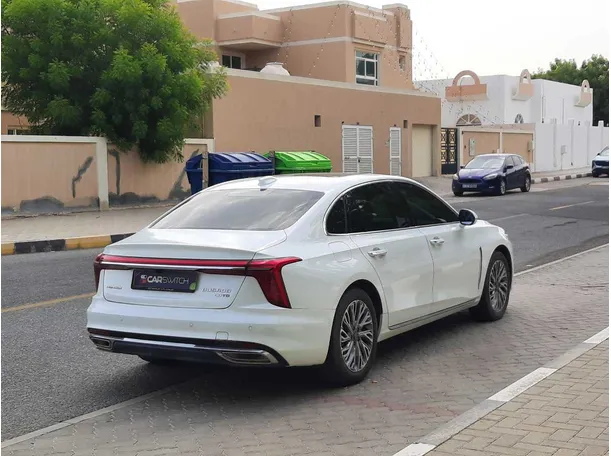 Car image 5