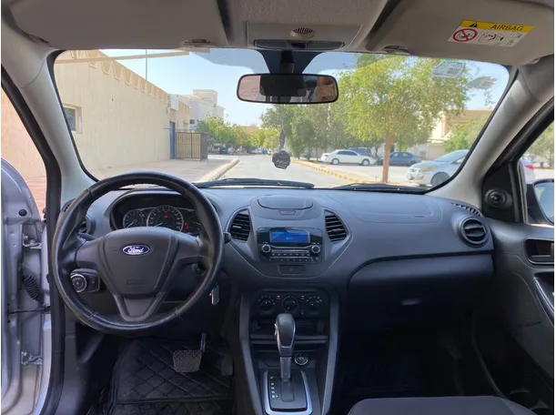 Car image 13