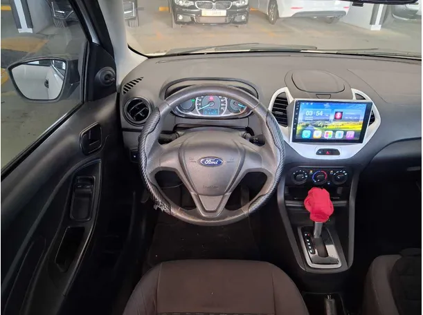 Car image 9