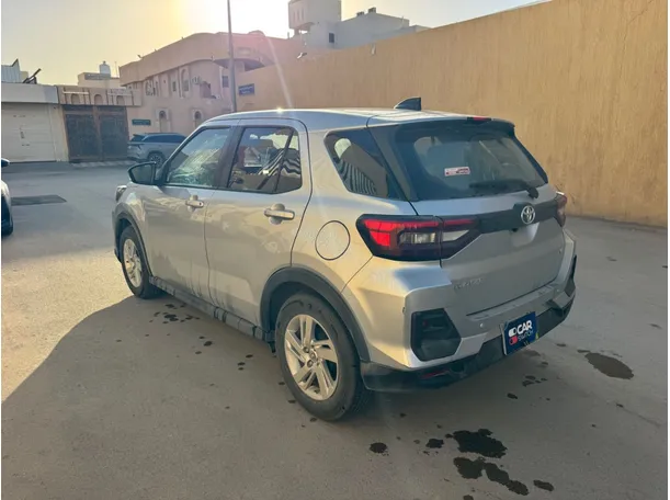 Car image 7