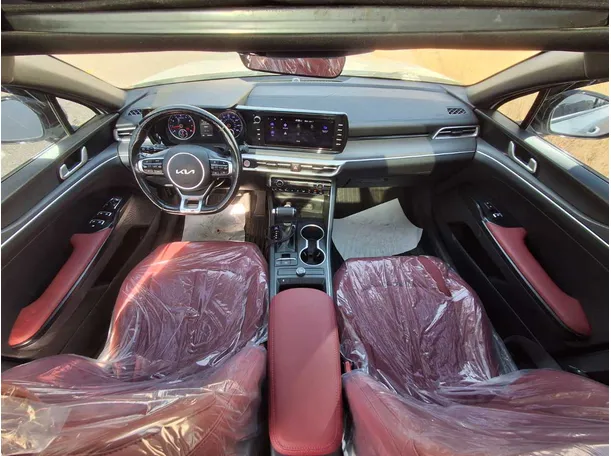 Car image 14