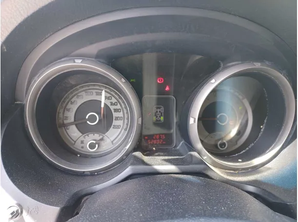 Car image 17