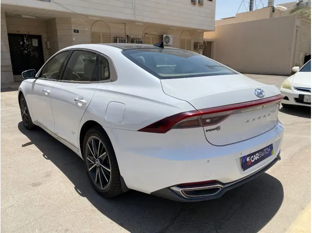 Car image 7