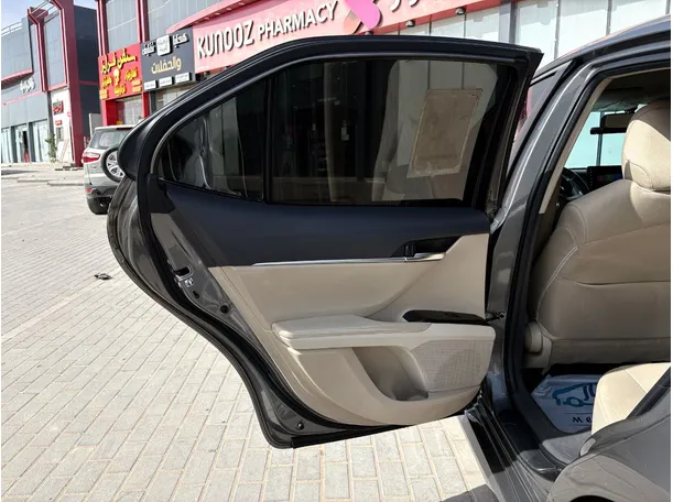 Car image 14