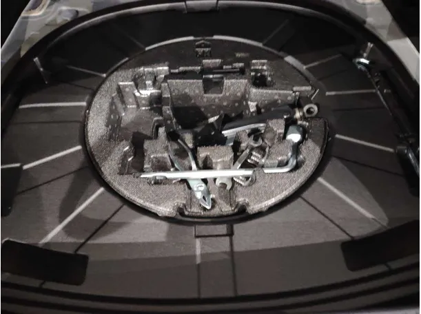 Car image 32