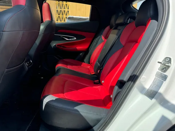 Car image 14