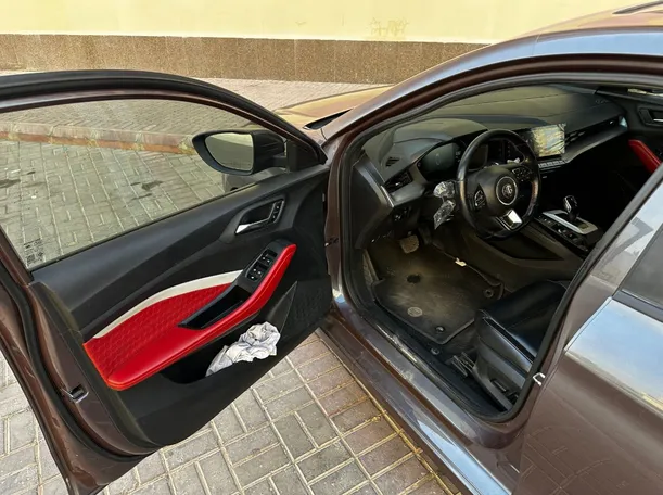 Car image 9