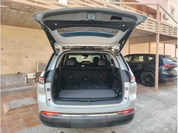 Car image 30