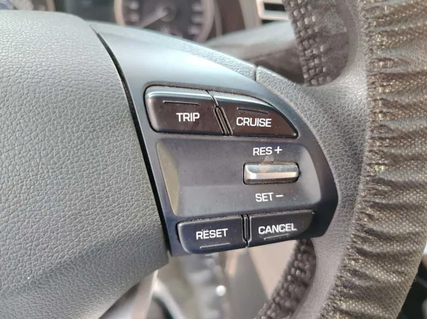 Car image 30