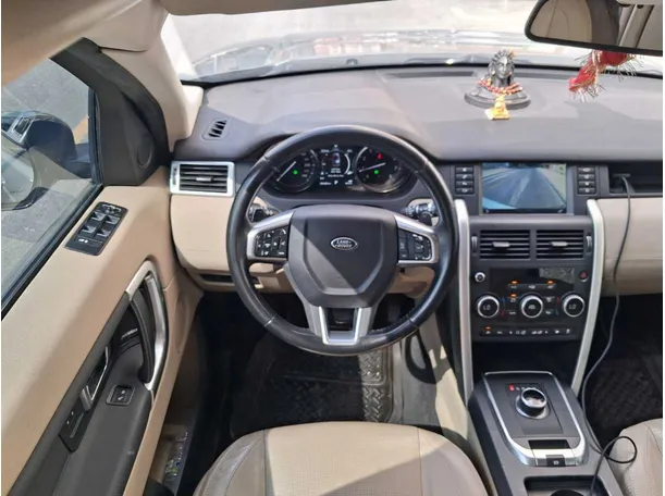 Car image 18