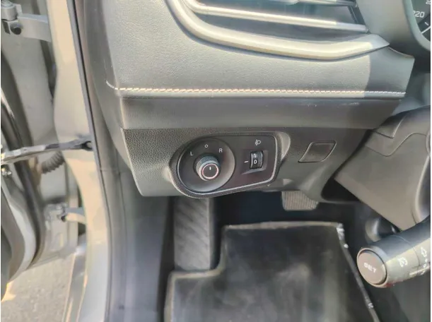 Car image 35
