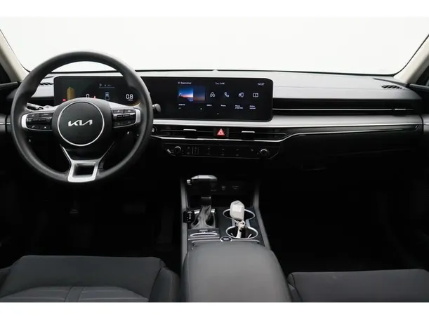 Car image 14