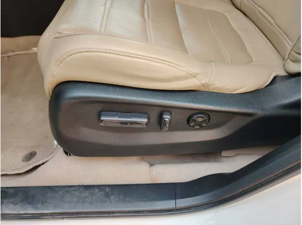 Car image 44