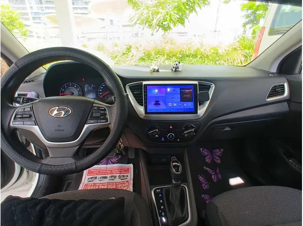Car image 16